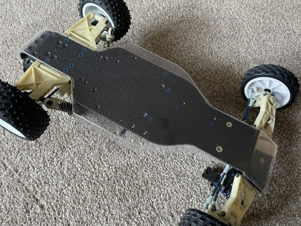 Penguin Custom Bodyshells RC10グラファイトシャーシ用アンダートレイ